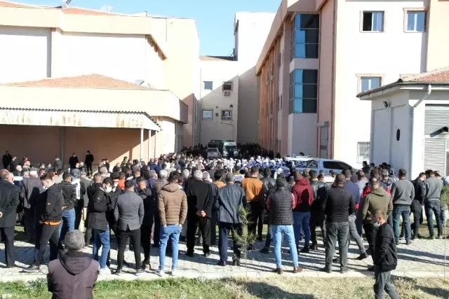 Kömür ocağında göçük altında kalan işçinin cansız bedenine ulaşıldı Kömür ocağında göçük altında kalan işçinin cansız bedenine ulaşıldı