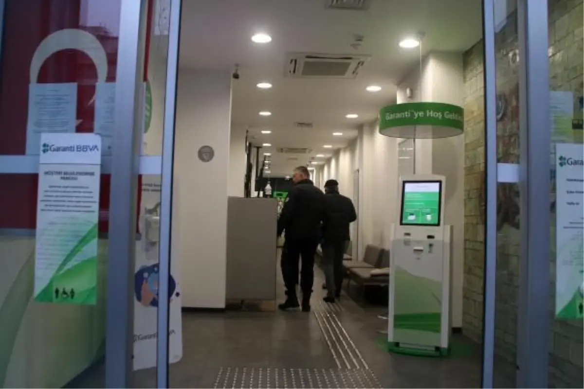 Şişli'de bankaya giren hırsızlar elektrikli ısıtıcı çaldı (1)