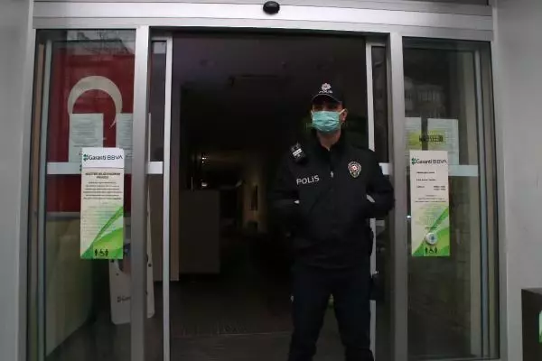 Şişli'de bankaya giren hırsızlar elektrikli ısıtıcı çaldı (1)