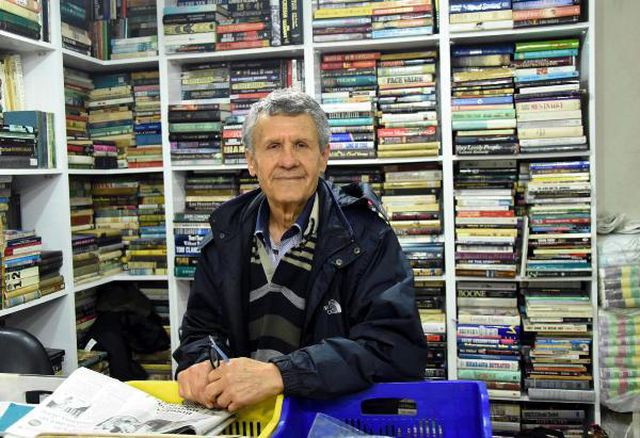 46 yılda sokağa atılan 100 bin kitabı topladı dükkan açtı