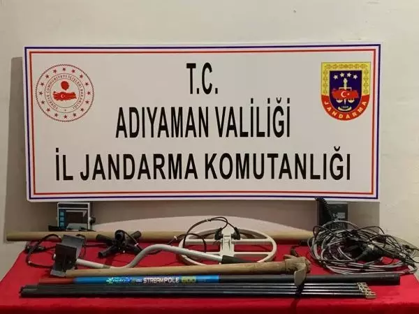 Adıyaman'da kaçak kazıya 4 gözaltı Adıyaman'da kaçak kazıya 4 gözaltı