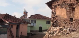 Ahatlar köyünün 136 yıllık camisinin kalem işi süslemeleri göz kamaştırıyor