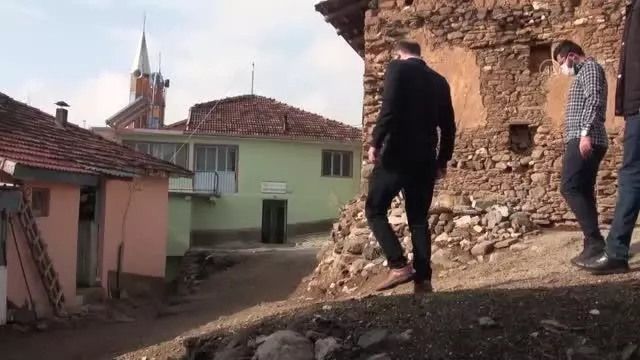 Ahatlar köyünün 136 yıllık camisinin kalem işi süslemeleri göz kamaştırıyor Ahatlar köyünün 136 yıllık camisinin kalem işi süslemeleri göz kamaştırıyor