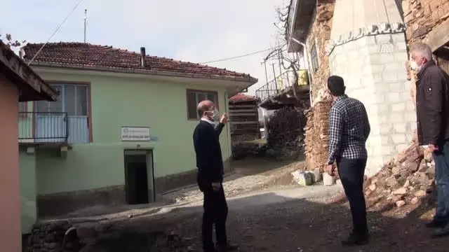 Ahatlar köyünün 136 yıllık camisinin kalem işi süslemeleri göz kamaştırıyor Ahatlar köyünün 136 yıllık camisinin kalem işi süslemeleri göz kamaştırıyor