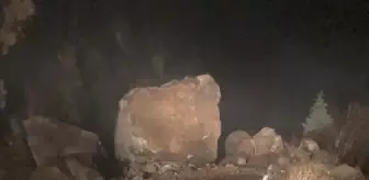 Artvin-Şavşat yolu kaya düşmesi sonucu ulaşıma kapandı