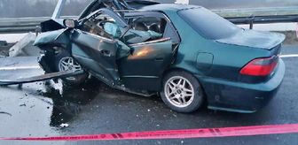 Aydınlatma direğine çarpan otomobilin sürücüsü öldü