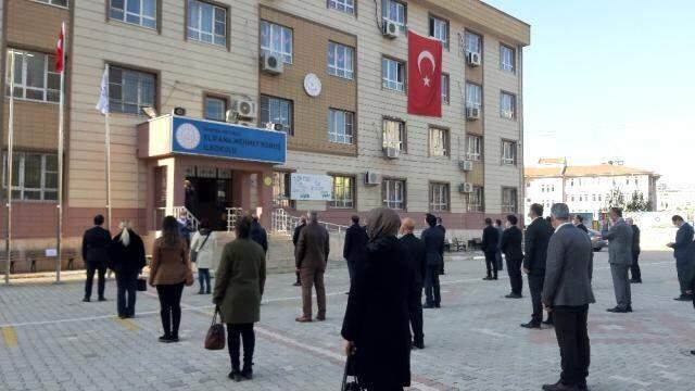 Bakan Selçuk: On binlerce okulumuzda bugün İstiklal Marşı okundu Bakan Selçuk: On binlerce okulumuzda bugün İstiklal Marşı okundu