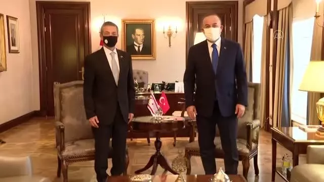 KKTC Dışişleri Bakanı Ertuğruloğlu, Anıtkabir'i ziyaret etti