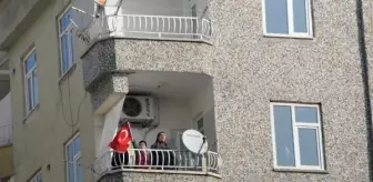 Son Dakika | Diyarbakır'da bayrak töreni balkon ve pencerelerden takip edildi