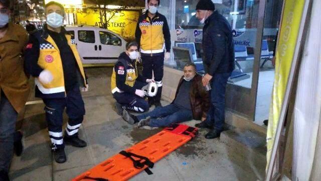 'Dur' ihtarına uymayan ehliyetsiz sürücü önce otomobile ardından yayalara çarptı: 4 yaralı 'Dur' ihtarına uymayan ehliyetsiz sürücü önce otomobile ardından yayalara çarptı: 4 yaralı