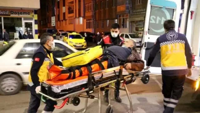 'Dur' ihtarına uymayan ehliyetsiz sürücü önce otomobile ardından yayalara çarptı: 4 yaralı 'Dur' ihtarına uymayan ehliyetsiz sürücü önce otomobile ardından yayalara çarptı: 4 yaralı