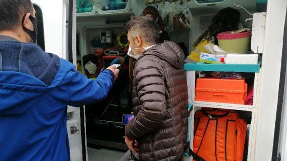 Tartıştığı arkadaşı tarafından kafasından bıçaklanan genç, kanlar içinde sağlık ocağına sığındı