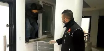 Ruhsatsız Silah: Kumar baskınında polisi görünce çatıya kaçan 22 kişiye 185 bin lira ceza Ruhsatsız Silah: Kumar baskınında polisi görünce çatıya kaçan 22 kişiye 185 bin lira ceza