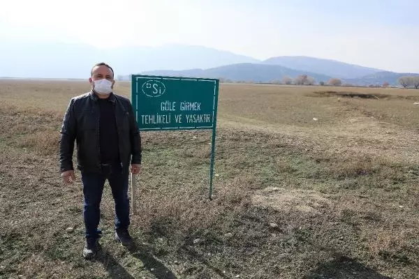 Son dakika haberleri | Kuruyan Avlan Gölü, koyun ve keçi sürülerine kaldı Son dakika haberleri | Kuruyan Avlan Gölü, koyun ve keçi sürülerine kaldı
