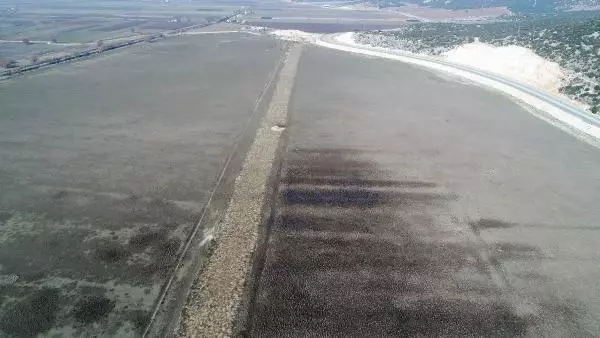 Son dakika haberleri | Kuruyan Avlan Gölü, koyun ve keçi sürülerine kaldı Son dakika haberleri | Kuruyan Avlan Gölü, koyun ve keçi sürülerine kaldı