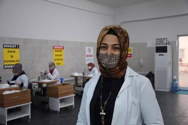 Kütahya'da 50 kadın, 9 ayda 4 milyon maske üretti Kütahya'da 50 kadın, 9 ayda 4 milyon maske üretti