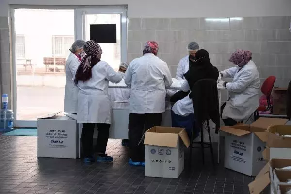 Kütahya'da 50 kadın, 9 ayda 4 milyon maske üretti Kütahya'da 50 kadın, 9 ayda 4 milyon maske üretti