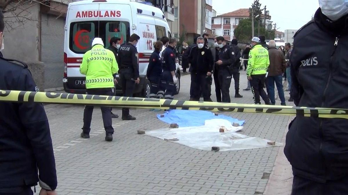 Minibüsün altında kalan 6 yaşındaki çocuk, feci şekilde can verdi