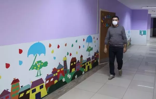 Öğretmenler pandemi sürecinde okulu renklendirdi
