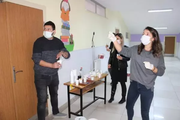 Öğretmenler pandemi sürecinde okulu renklendirdi