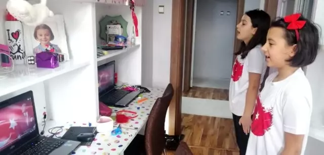 Bakan Selçuk'un, 'Okulların bahçesinde İstiklal Marşı okunsun' çağrısı Bakan Selçuk'un, 'Okulların bahçesinde İstiklal Marşı okunsun' çağrısı