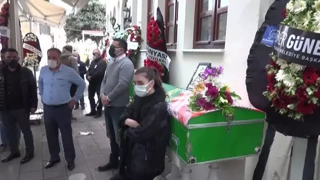 Prof. Dr. Ahmet Vefik Alp, Kuşadası'nda son yolculuğuna uğurlandı Prof. Dr. Ahmet Vefik Alp, Kuşadası'nda son yolculuğuna uğurlandı