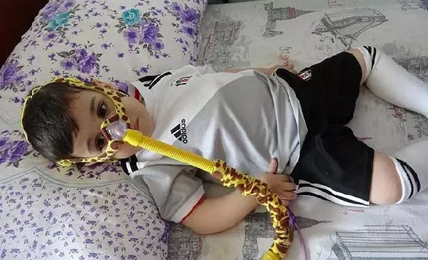 SMA hastası küçük Mustafa yürüteç ve mikro tekerlekli sandalye için destek bekliyor SMA hastası küçük Mustafa yürüteç ve mikro tekerlekli sandalye için destek bekliyor