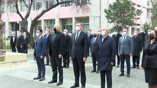 Tüm ülke Bakan'ın çağrısına destek verdi! On binlerce okulda İstiklal Marşı sesleri yükseldi Tüm ülke Bakan'ın çağrısına destek verdi! On binlerce okulda İstiklal Marşı sesleri yükseldi