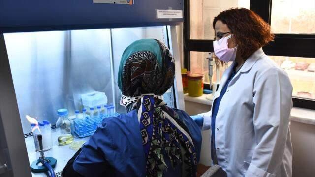 Türkiye'de Kovid-19'a karşı geliştirilen ilk mRNA aşısının yazın kullanıma sunulması planlanıyor