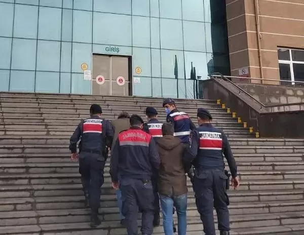 Son dakika haberi | Telefon hatlarının kablolarının çalınması güvenlik kamerasına yansıdı Son dakika haberi | Telefon hatlarının kablolarının çalınması güvenlik kamerasına yansıdı