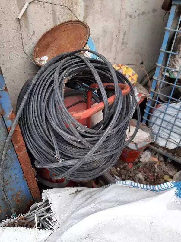 Son dakika haberi | Telefon hatlarının kablolarının çalınması güvenlik kamerasına yansıdı Son dakika haberi | Telefon hatlarının kablolarının çalınması güvenlik kamerasına yansıdı
