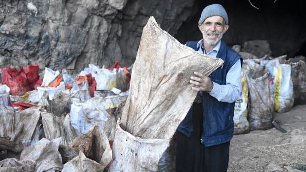 40 yıl önce keşfedilen mağara geçim kaynağı oldu! Yarasa gübresi toplayıp torbasını 350 TL'den satıyor