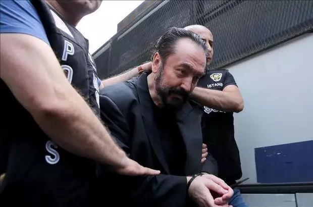 Adnan Oktar'ın dava dosyasında +18'lik görüntüler ve şok WhatsApp diyalogları Adnan Oktar'ın dava dosyasında +18'lik görüntüler ve şok WhatsApp diyalogları