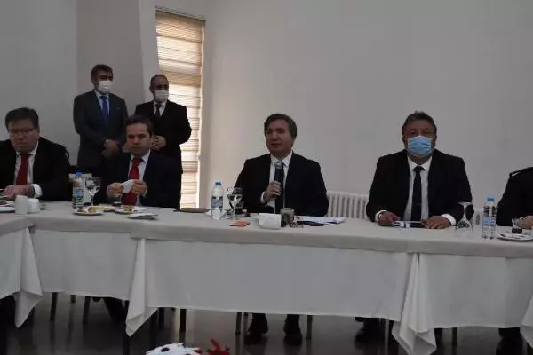 Vali Hamza Aydoğdu yerel ve ulusal medya temsilcileriyle bir araya geldi Vali Hamza Aydoğdu yerel ve ulusal medya temsilcileriyle bir araya geldi