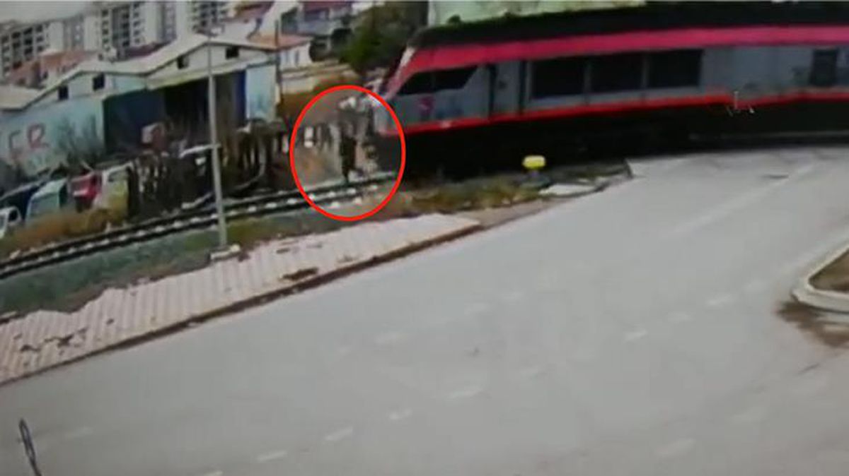 Bariyerleri fark etmeyen adam, tren altında kalarak feci şekilde can verdi