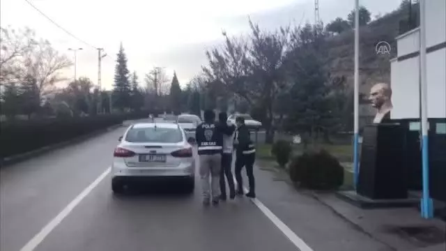 Başkentte terör örgütü PKK üyesi olduğu belirlenen şüpheli yakalandı Başkentte terör örgütü PKK üyesi olduğu belirlenen şüpheli yakalandı