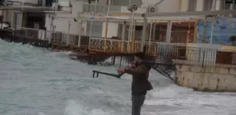 Bodrum'da dev dalgalar sahilleri dövdü