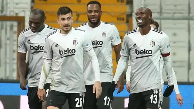 Dijon offers 2.5 million euros for Beşiktaş's Larin Dijon offers 2.5 million euros for Beşiktaş's Larin