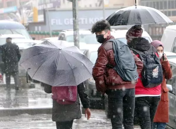 Erzurum'da yağmur; kar bekleyenler şaşırdı Erzurum'da yağmur; kar bekleyenler şaşırdı