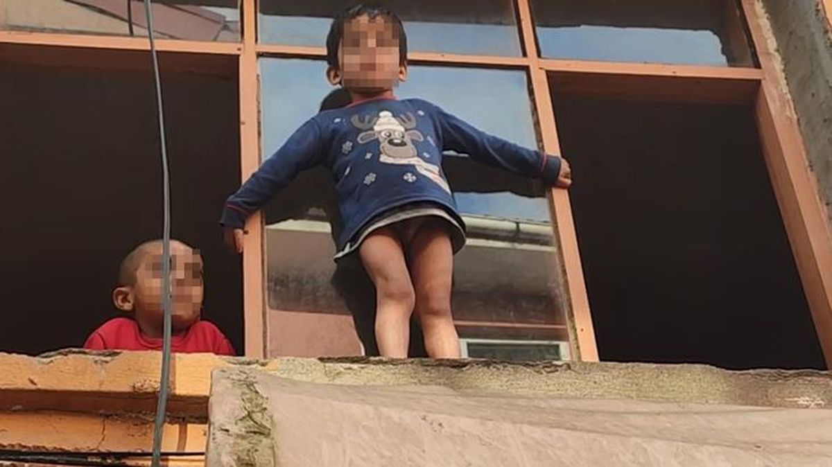 Evin penceresinden sarkan küçük çocuk ekipleri harekete geçirdi