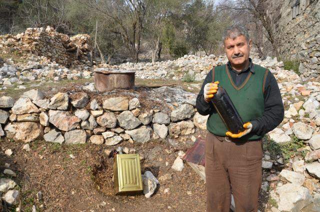 Faydaları saymakla bitmeyen katranın kilosu 150 liradan alıcı buluyor