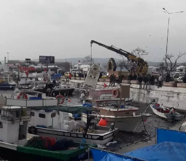 Gökçeada ve Bozcaada'ya feribot seferi bugün de yapılamıyor (3) Gökçeada ve Bozcaada'ya feribot seferi bugün de yapılamıyor (3)