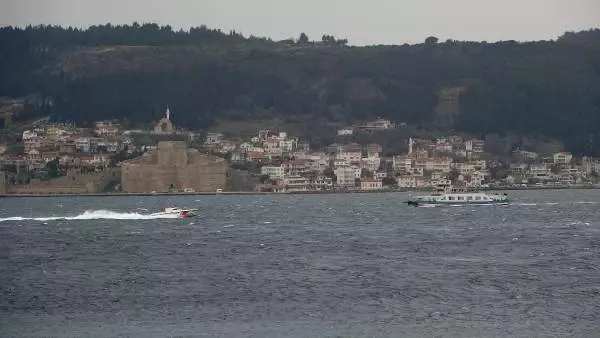 Gökçeada ve Bozcaada'ya feribot seferi bugün de yapılamıyor Gökçeada ve Bozcaada'ya feribot seferi bugün de yapılamıyor