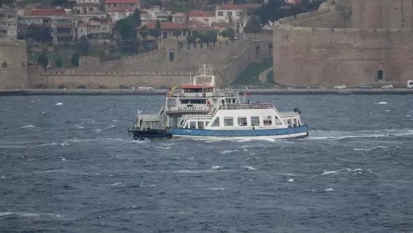 Gökçeada ve Bozcaada'ya feribot seferi bugün de yapılamıyor Gökçeada ve Bozcaada'ya feribot seferi bugün de yapılamıyor