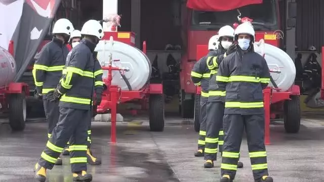 Gönüllü itfaiyeciler sahada ekiplere destek vermeye başladı Gönüllü itfaiyeciler sahada ekiplere destek vermeye başladı