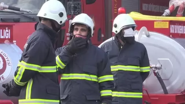 Gönüllü itfaiyeciler sahada ekiplere destek vermeye başladı Gönüllü itfaiyeciler sahada ekiplere destek vermeye başladı