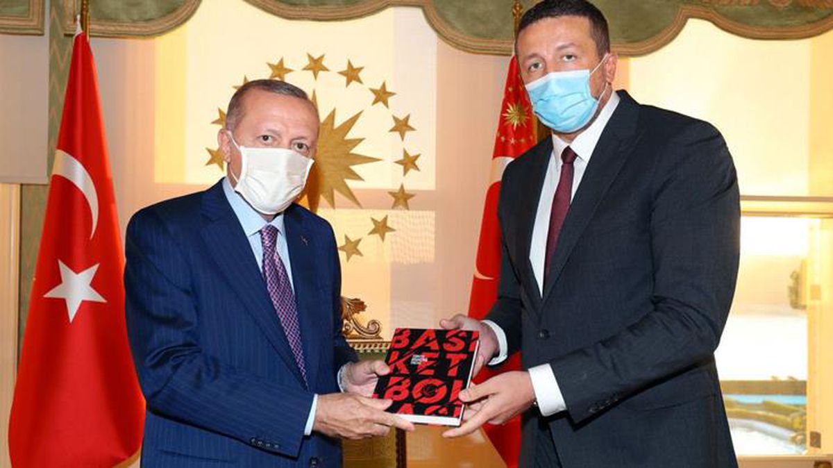 Görevlerine son verildiği iddiası üzerine TBF Başkanı Hidayet Türkoğlu'ndan açıklama geldi