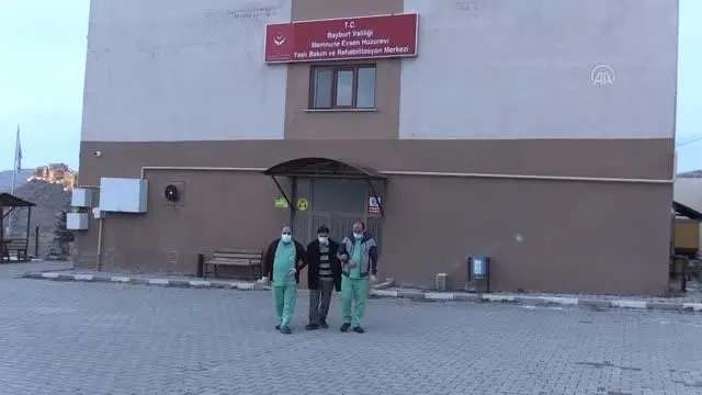 Görme engelli 80 yaşındaki Tevhik dede yaşam azmiyle örnek oluyor Görme engelli 80 yaşındaki Tevhik dede yaşam azmiyle örnek oluyor
