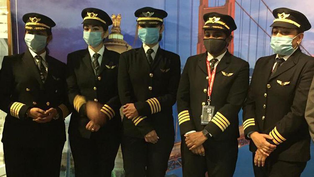 Hindistanlı kadın pilotlar 17 saatlik direkt uçuşla dünya rekoru kırdı