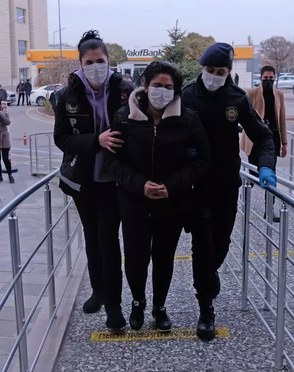 Kadir Şeker'in kurtardığı kadın, eroinle yakalanıp tutuklanmadan önce bıçaklı kavgaya karışmış Kadir Şeker'in kurtardığı kadın, eroinle yakalanıp tutuklanmadan önce bıçaklı kavgaya karışmış